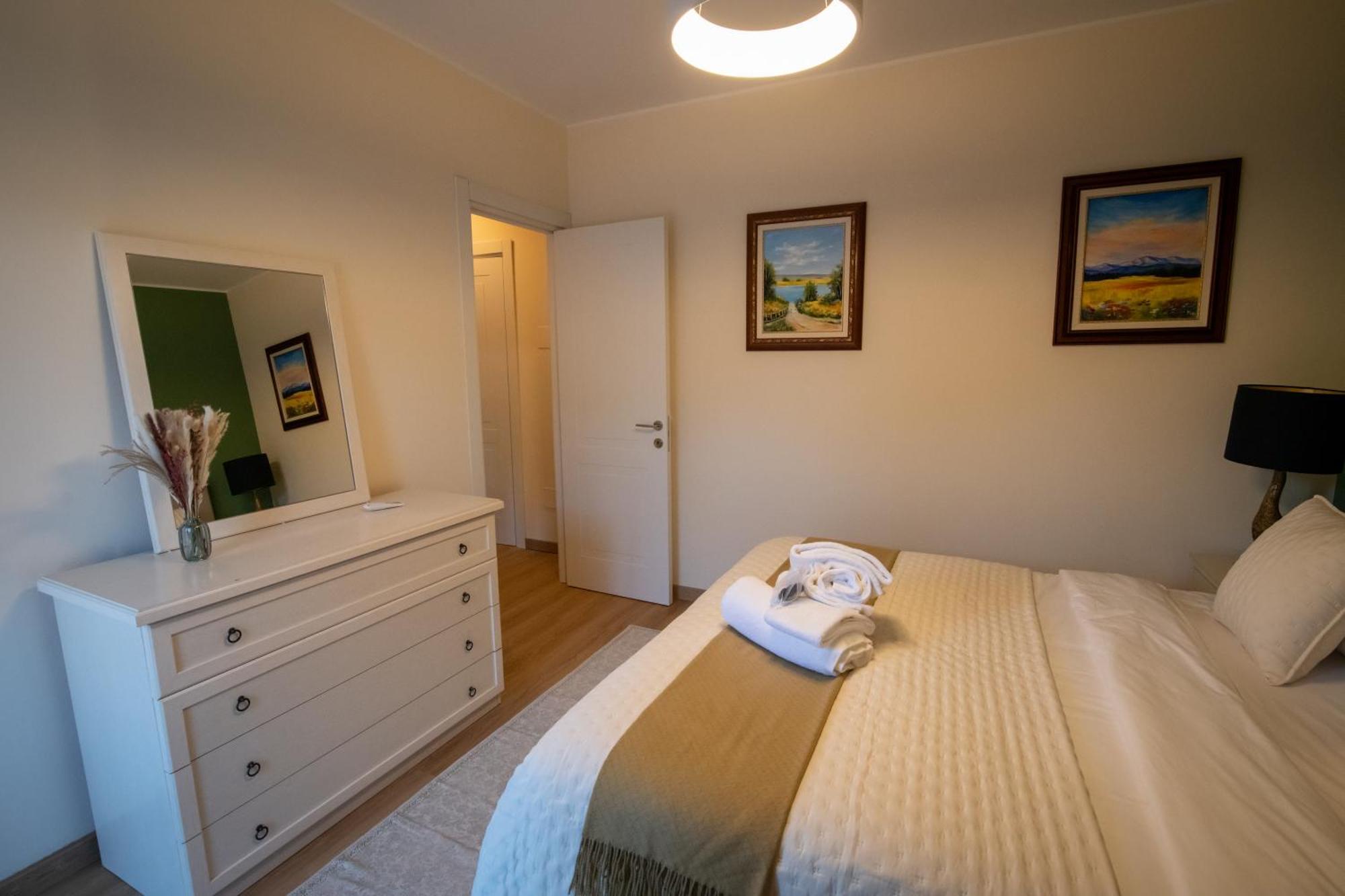 Residenza Lago Sereno Porto Ceresio Esterno foto