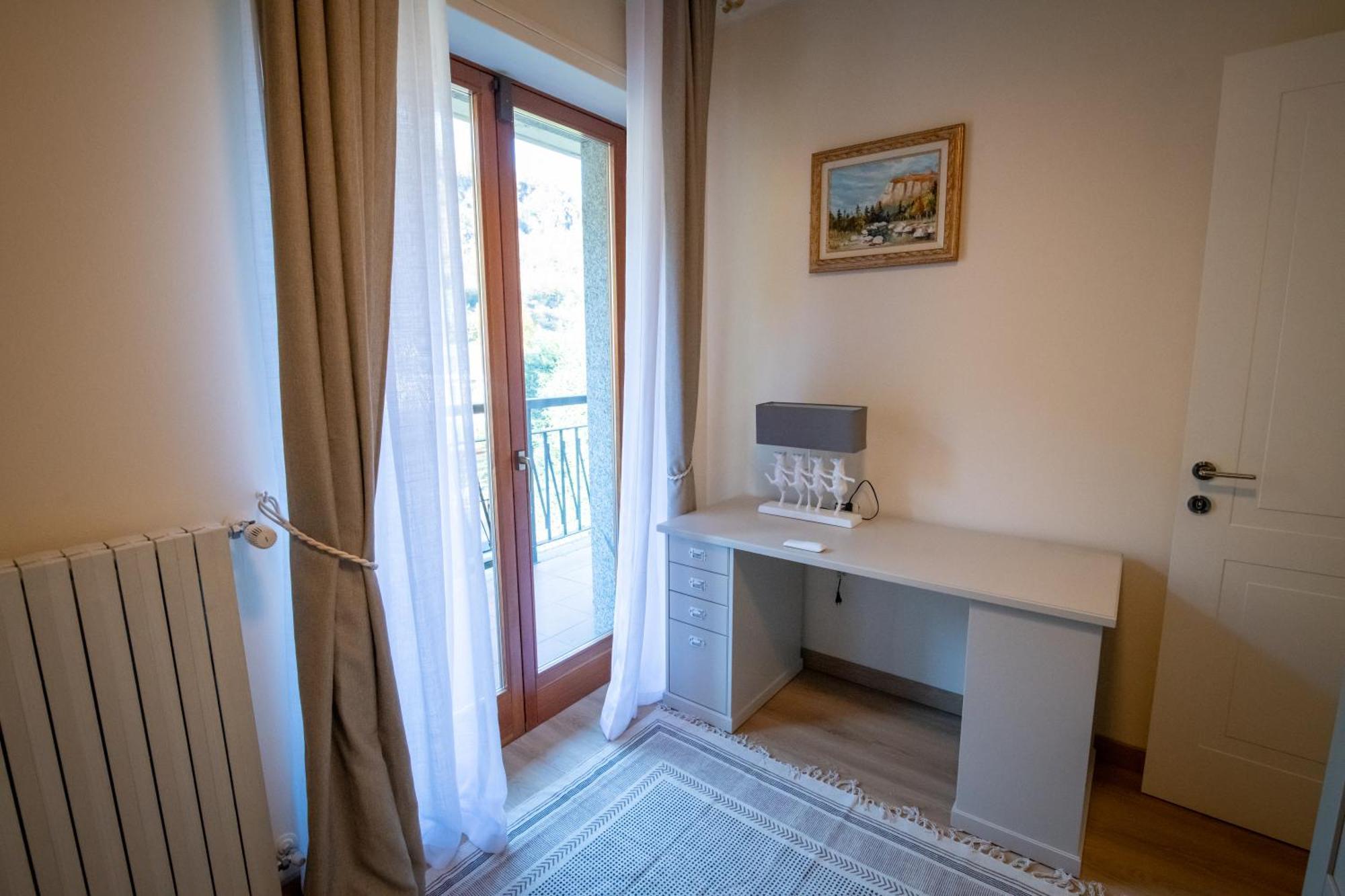 Residenza Lago Sereno Porto Ceresio Esterno foto